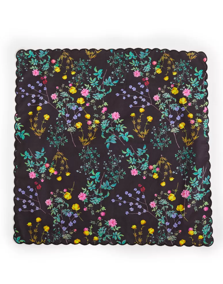 Cynthia Rowley Scallop Embroidered Edge Dinner Napkin